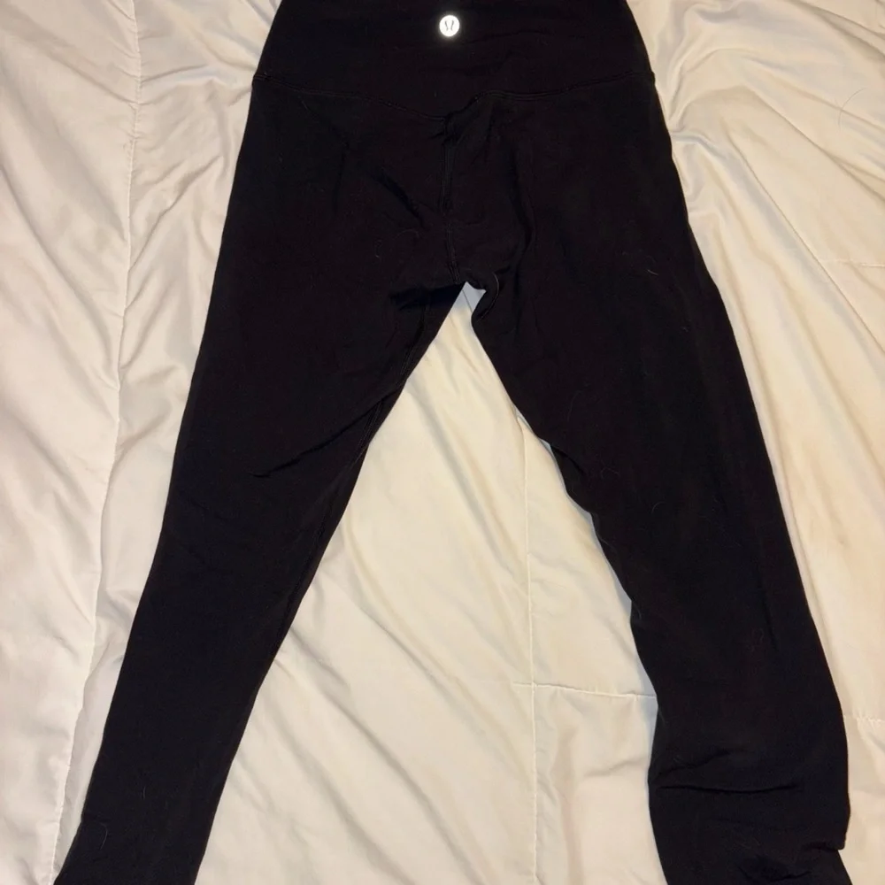 Women’s Lululemon black leggings 🖤